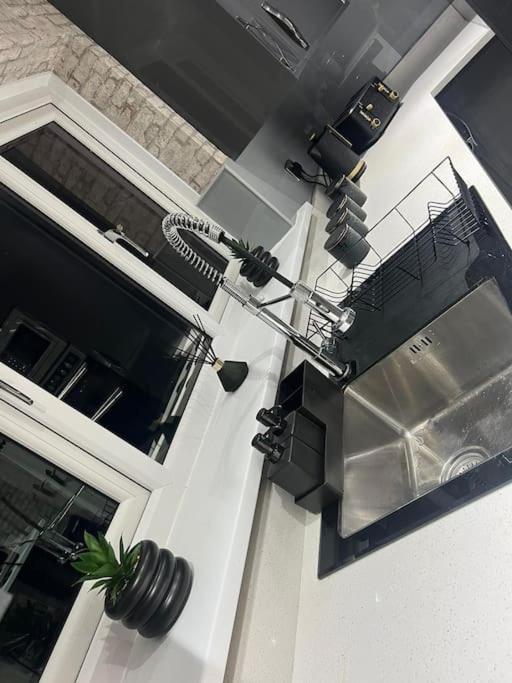 Frank Lane Villa ดิวสเบอรี ภายนอก รูปภาพ