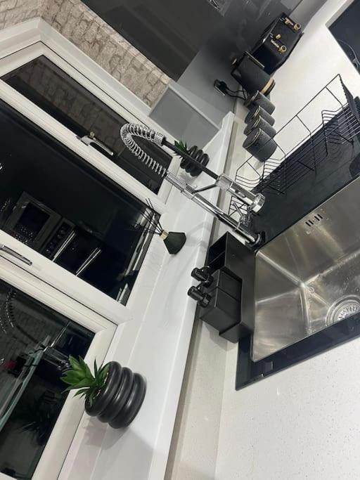 Frank Lane Villa ดิวสเบอรี ภายนอก รูปภาพ