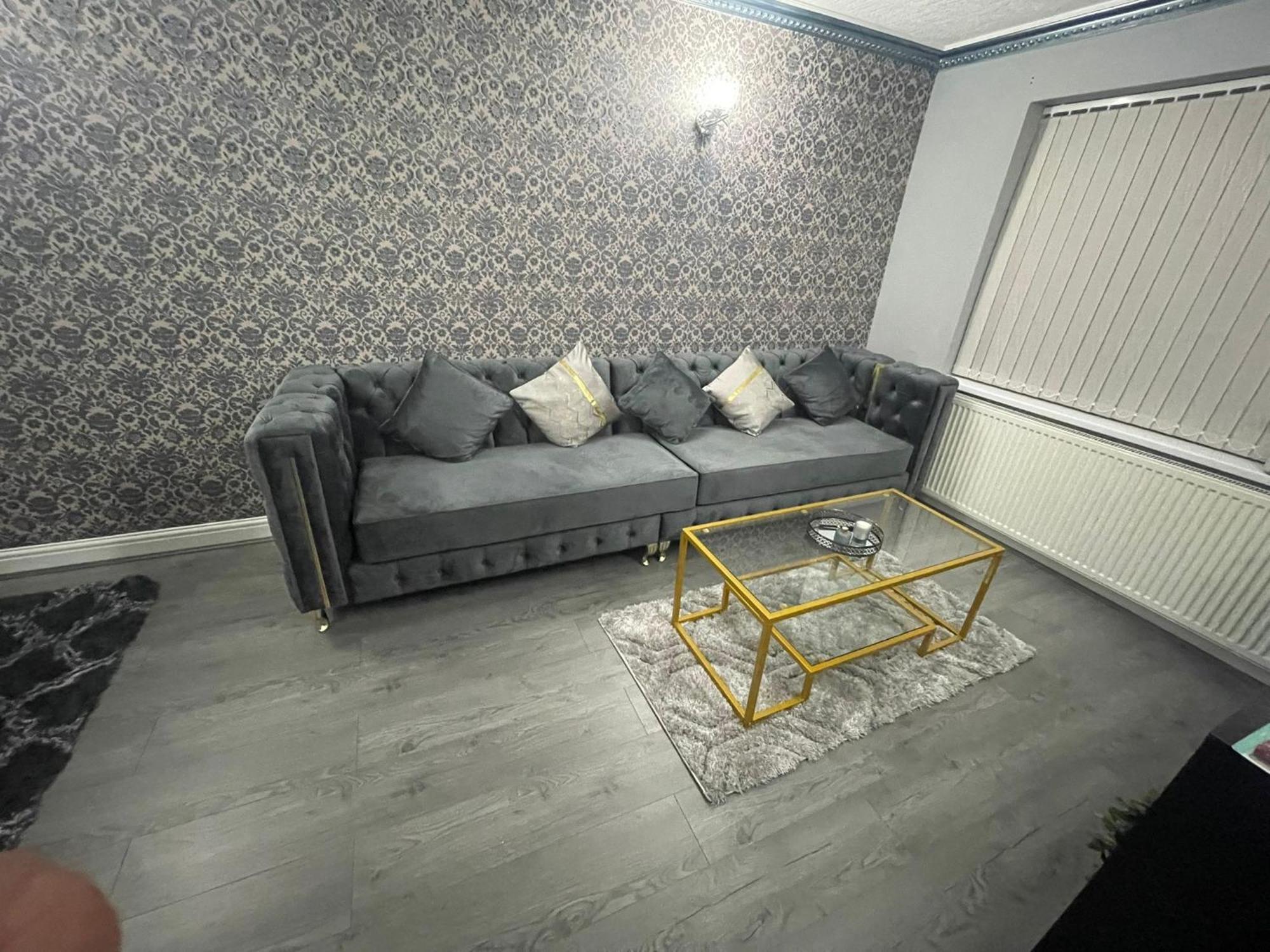 Frank Lane Villa ดิวสเบอรี ภายนอก รูปภาพ